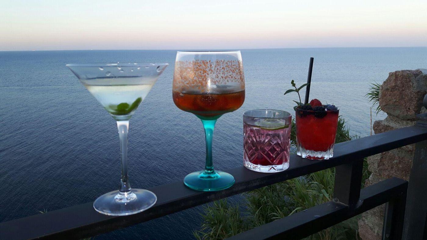 Aperitivo con vista sul mare