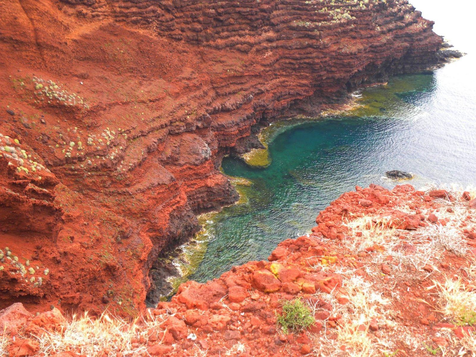 Cala Rossa, la bocca vulcanica dello Zenobito